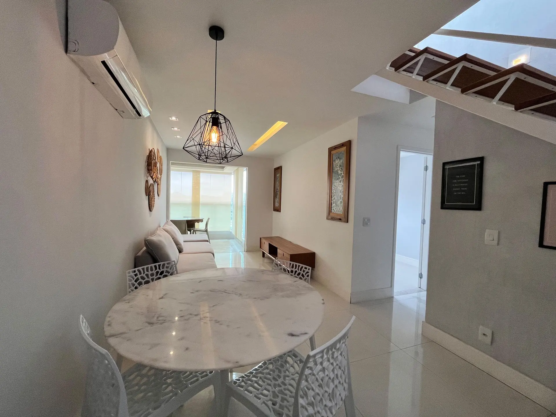 Furnished apartment, 148 m², with a glass-enclosed balcony — photo 9