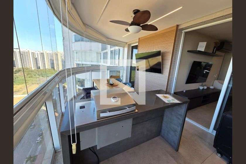 2-bedroom apartment with 1 en-suite and open-plan kitchen — photo 3
