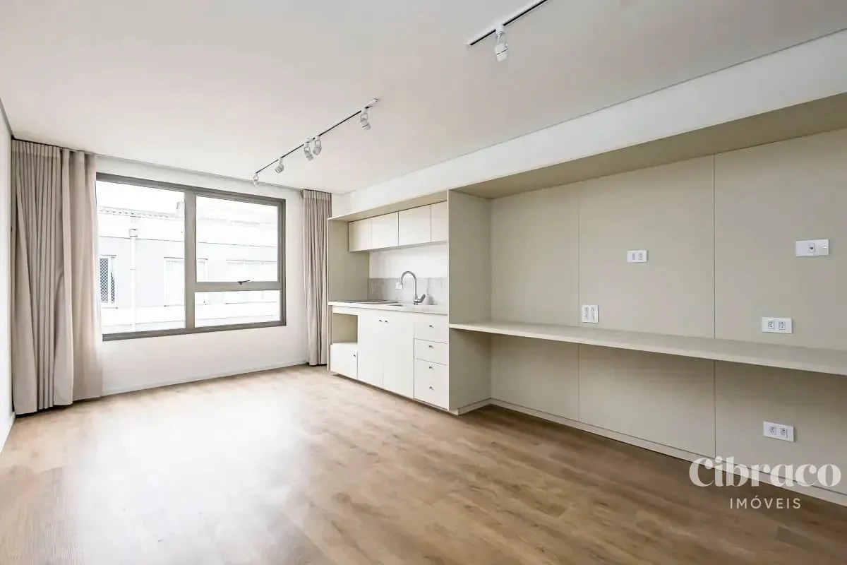Studio on the 2nd floor with fitted kitchen cabinets