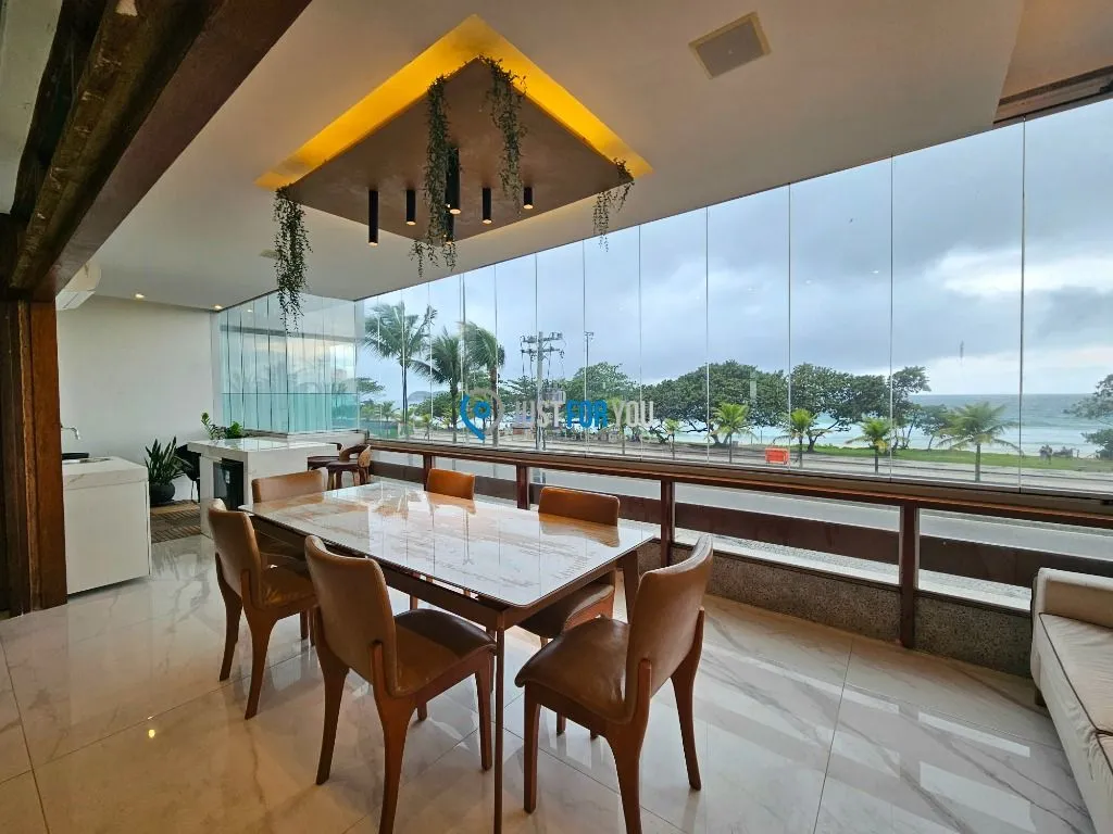 Floor-to-ceiling windows in a 3-bedroom apartment, 250 m² — photo 23