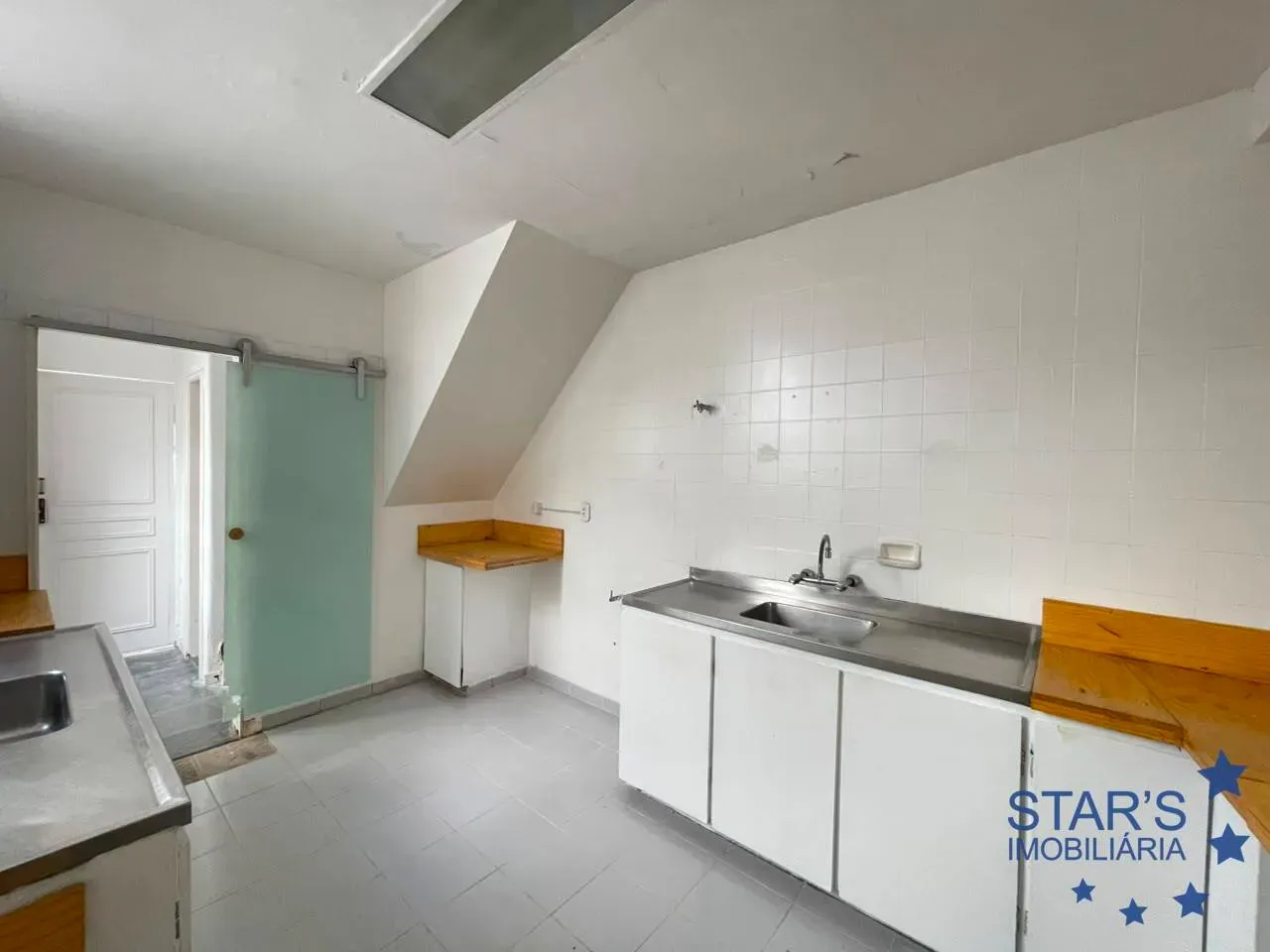 Будинок 250 м² із вікнами від підлоги до стелі — photo 40