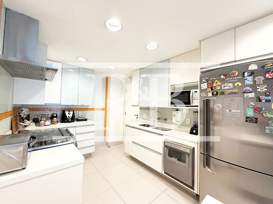 Apartamento de 3 dormitórios com 240 m² e 3 vagas — photo 37
