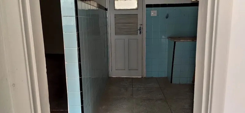 House with 2 bedrooms, 1 bath and no parking — photo 4