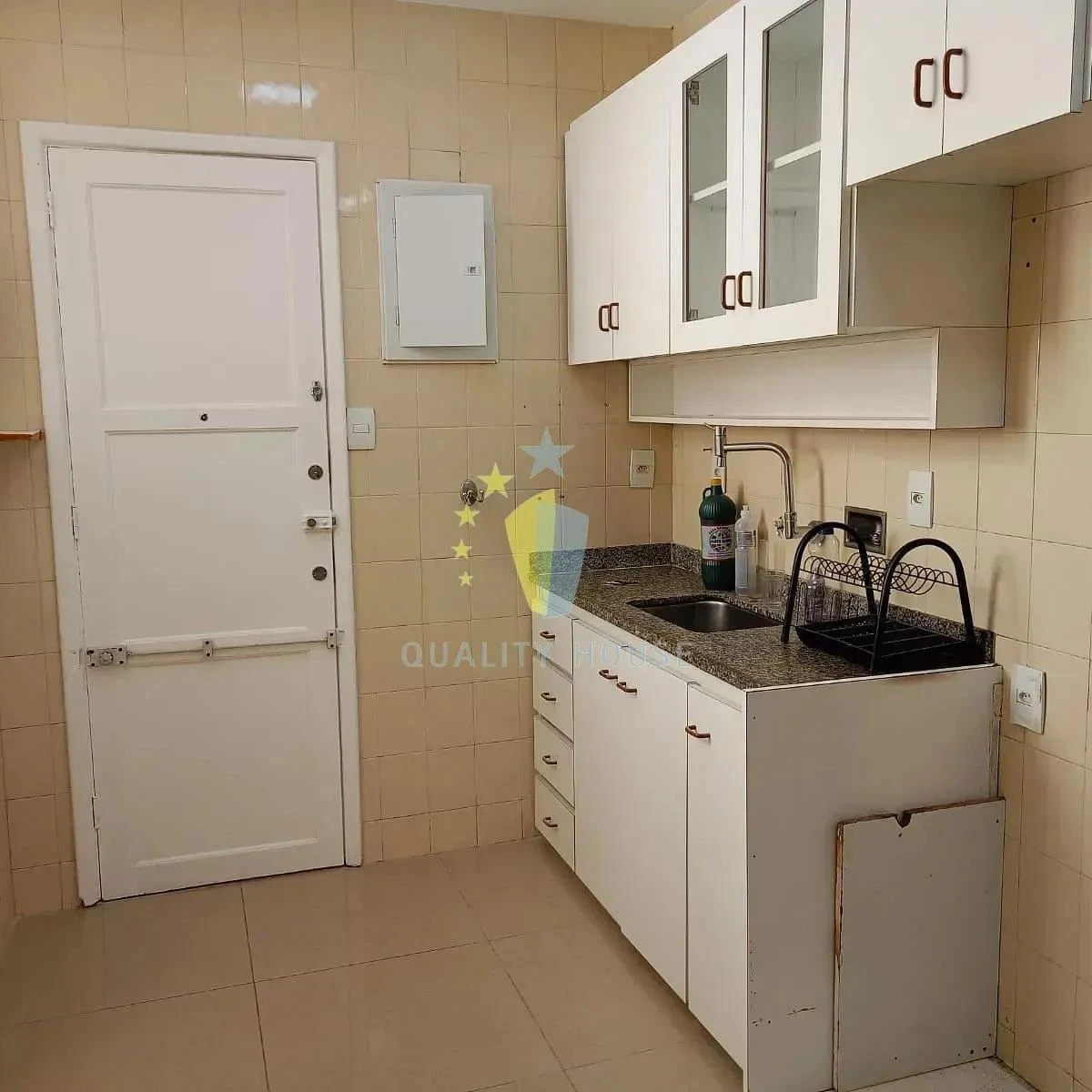 Bathtub in a 2-bedroom apartment, 90 m² — photo 6