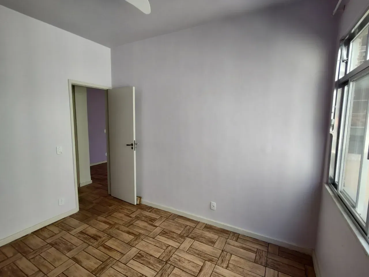 1-bedroom apartment with 2 bathrooms and closed kitchen — photo 4