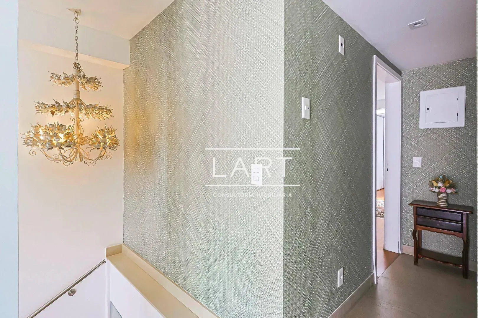 Apartamento com 4 dormitórios e 350 m²; área social ampla — photo 25
