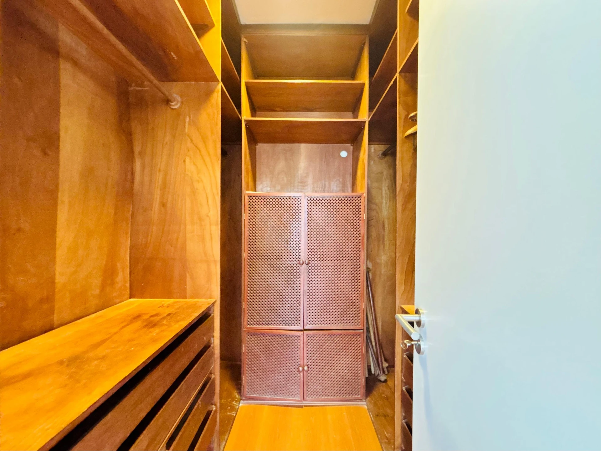 3-bedroom apartment with a mountain view — photo 29