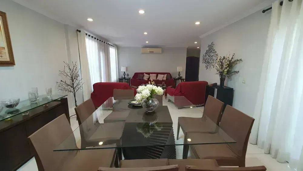 650 m² house with 6 en-suite bedrooms and 4 parking spots — photo 41