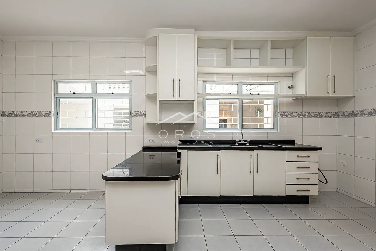 House, 200 m², with a washing machine — photo 16