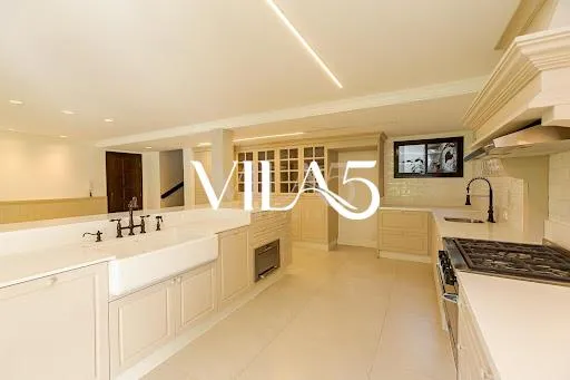 3-bedroom house with a bathtub in Curitiba — photo 2