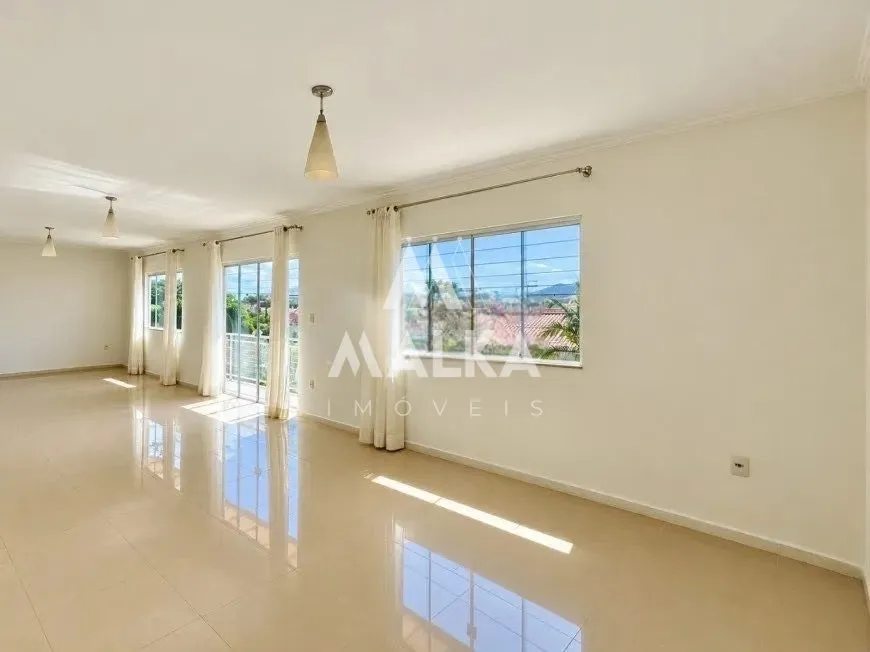 5-bedroom house with a bathtub in Florianópolis — photo 12