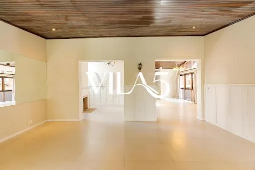 3-bedroom house with a bathtub in Curitiba — photo 5