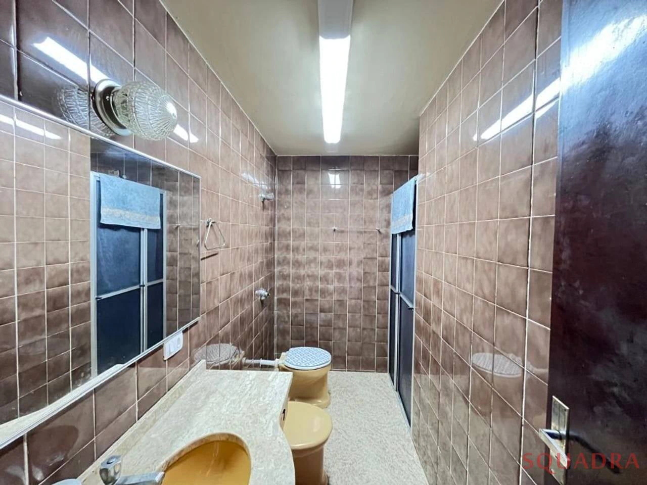 3-bedroom house with a bathtub in Curitiba — photo 23
