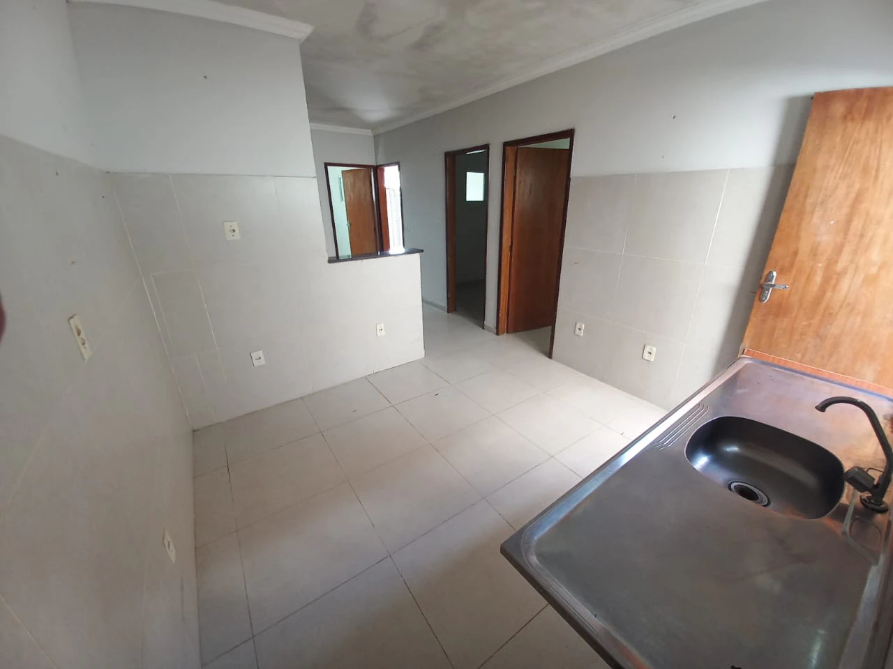 Casa com 3 quartos, 1 suíte e cozinha fechada