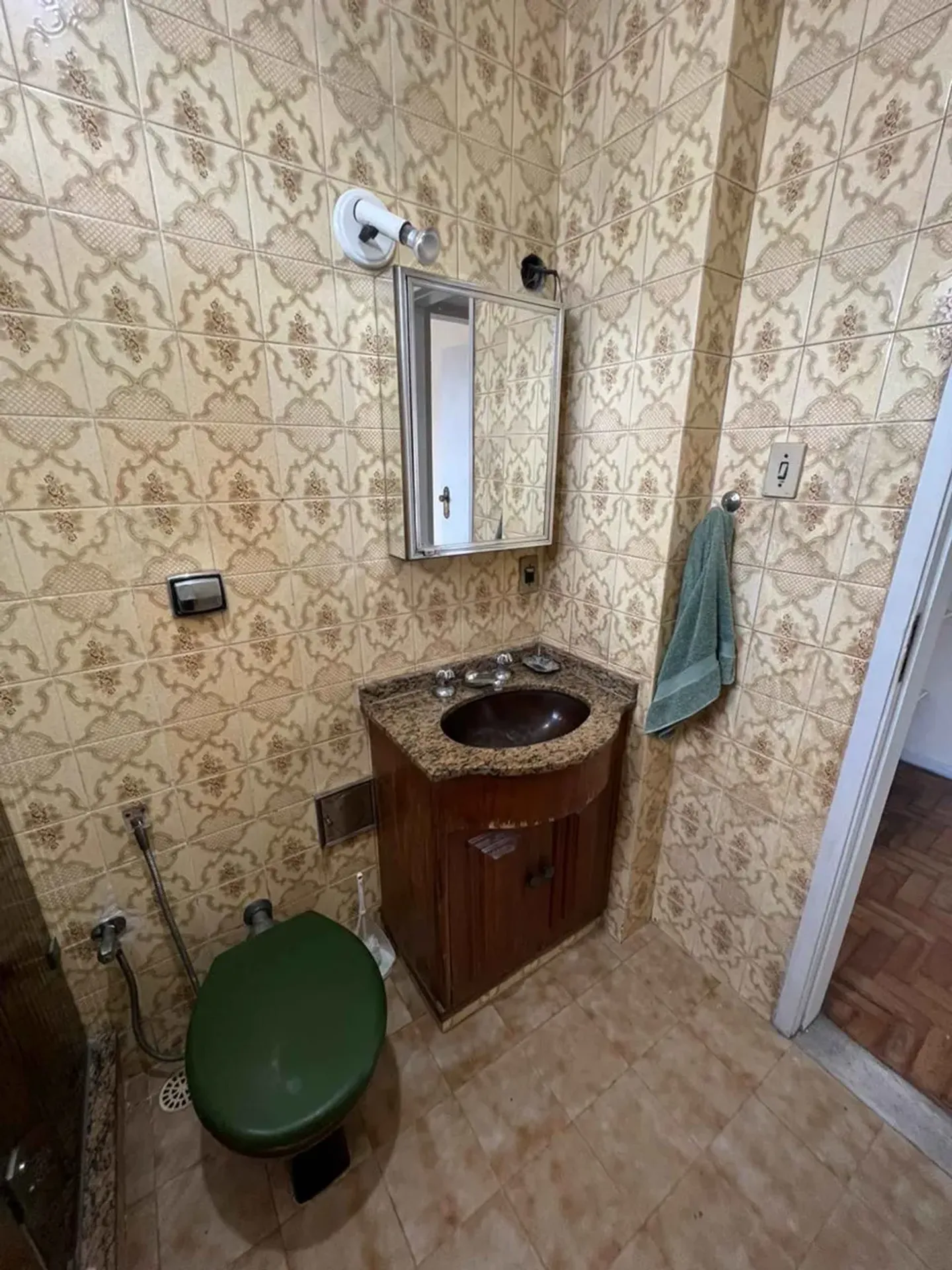 Квартира з 2 спальнями та дерев'яною підлогою або ламінатом — photo 14