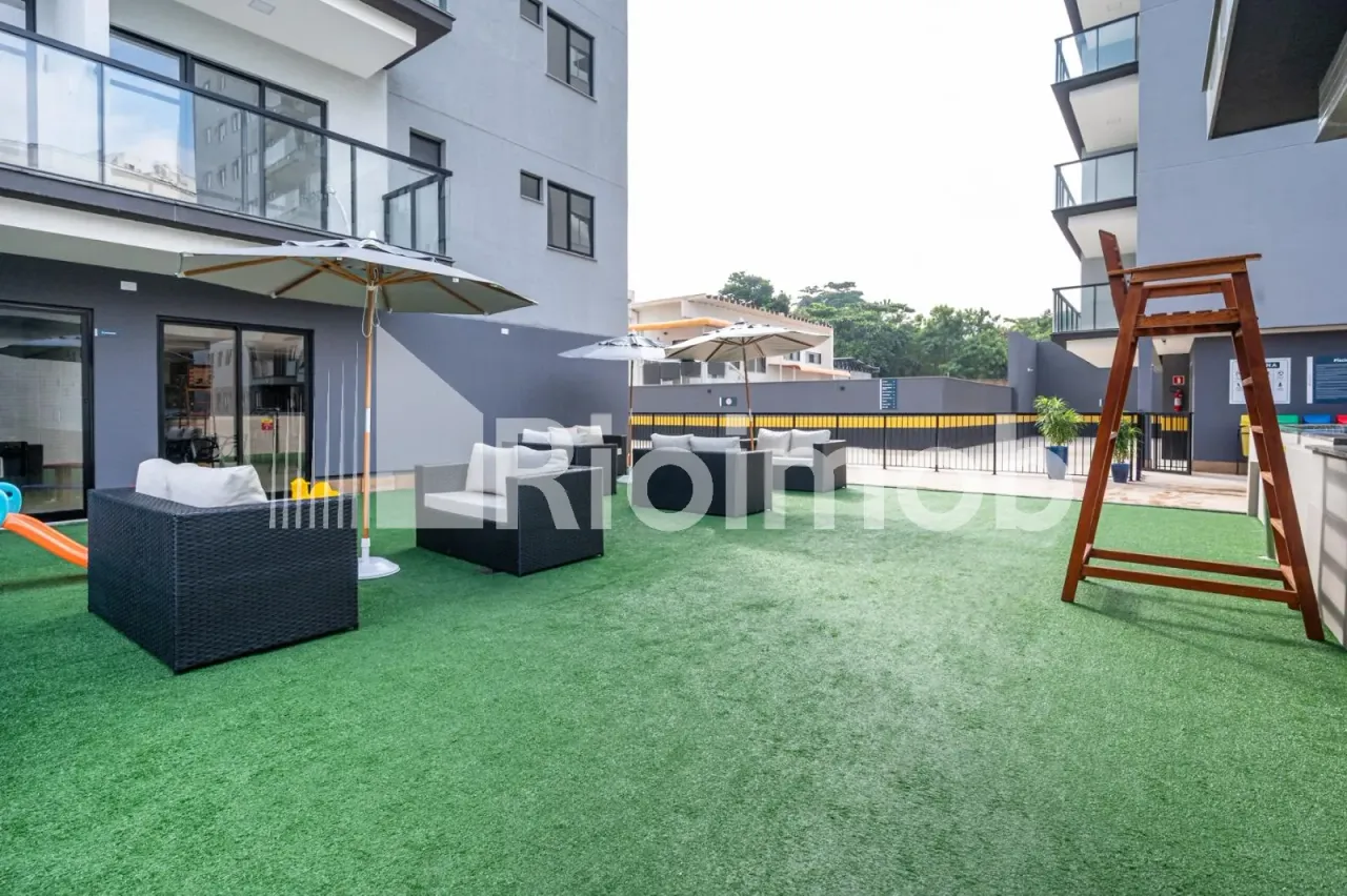 2-bedroom apartment with 1 suite and a balcony — photo 9