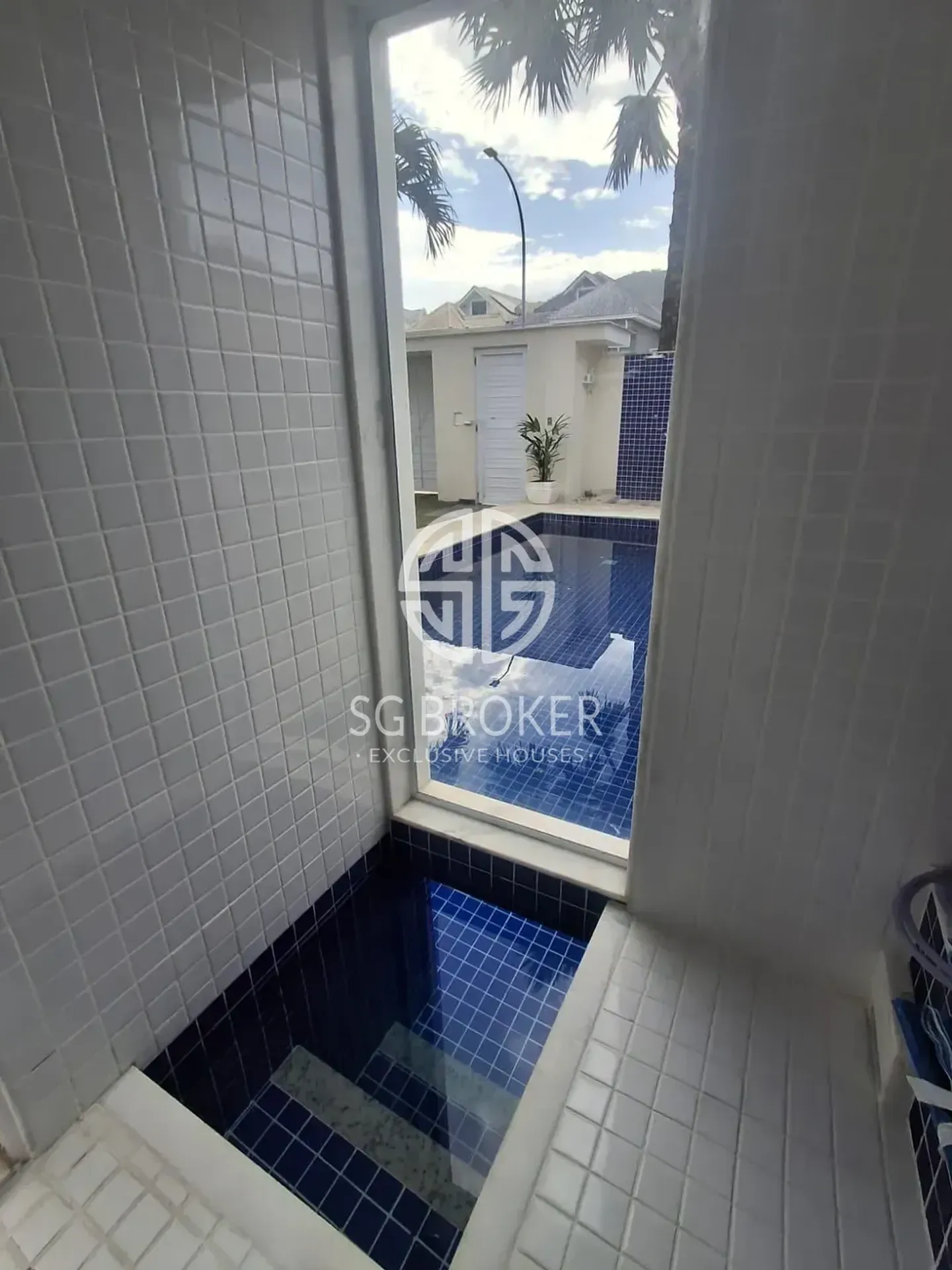 Casa com 5 suítes e 5 banheiros, 330 m² — photo 5