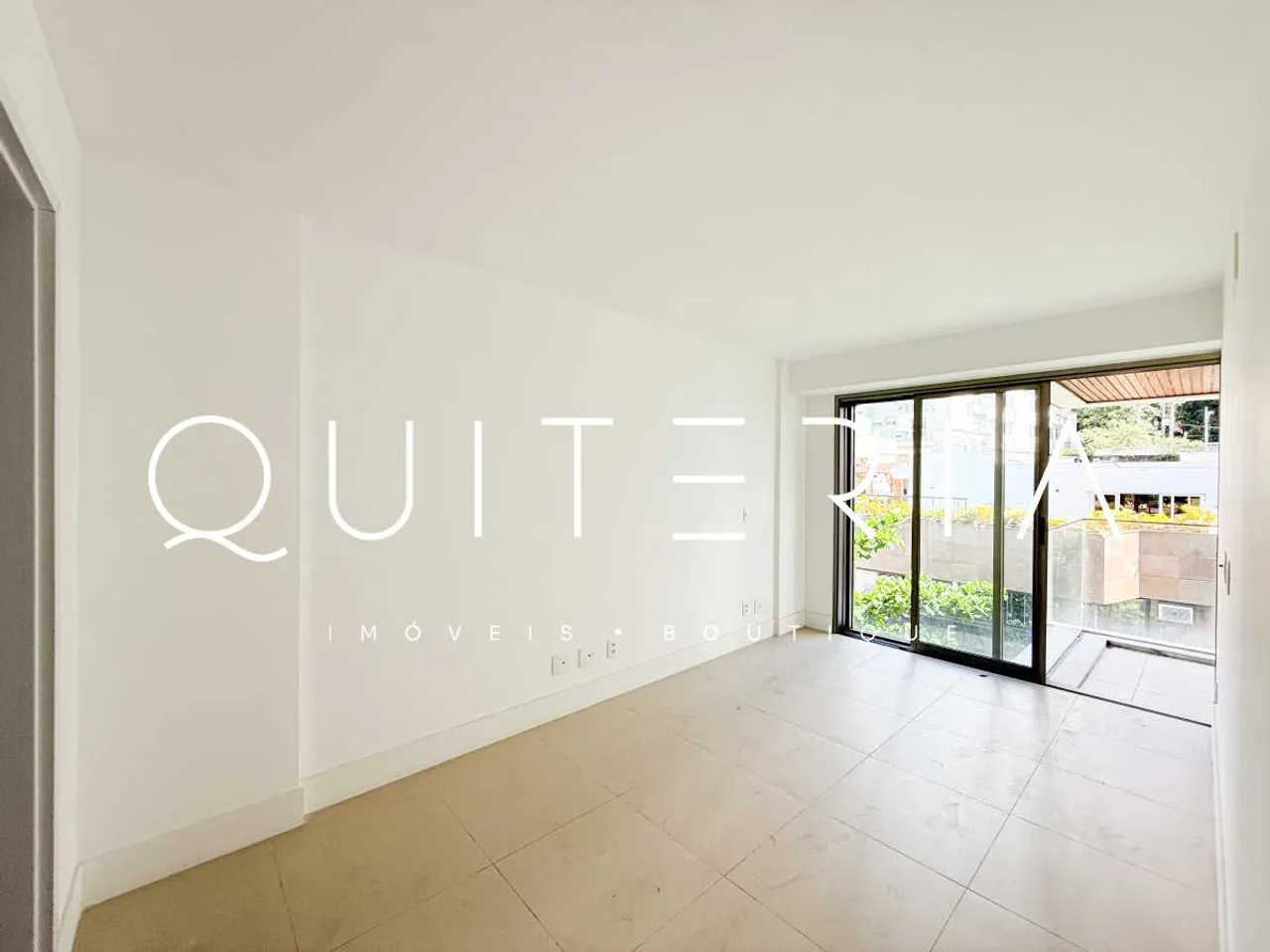 Apartamento com 3 quartos e varanda de vidro — photo 13