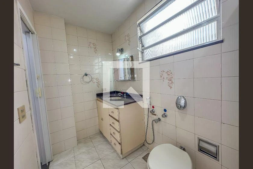 Квартира з 2 спальнями та дерев'яною підлогою або ламінатом — photo 28