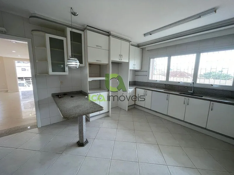 Меблированный дом на 2 уровня: 4 спальни и 3 санузла — photo 32