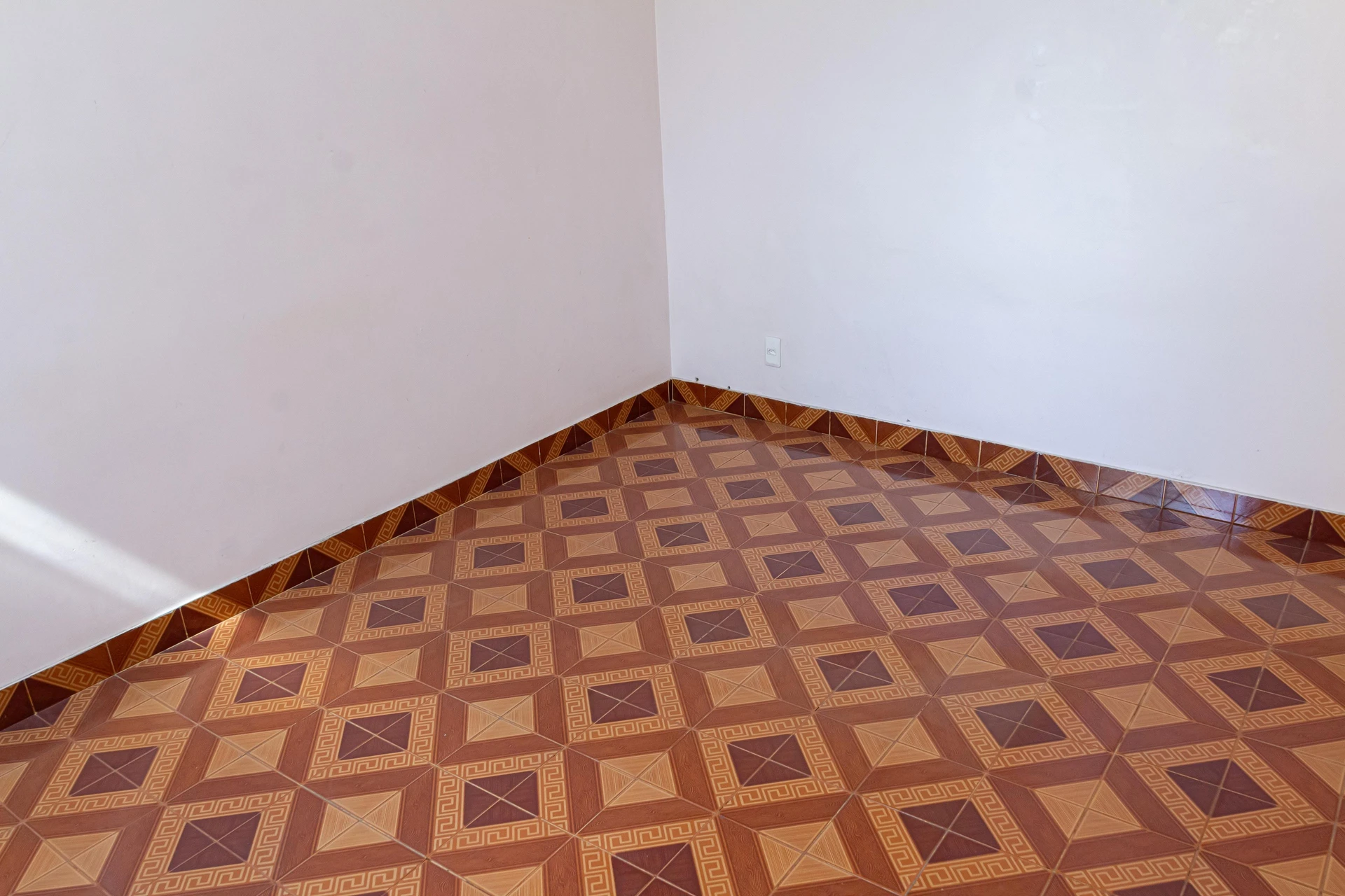 2-bedroom rental apartment with 1 bathroom and parking — photo 37