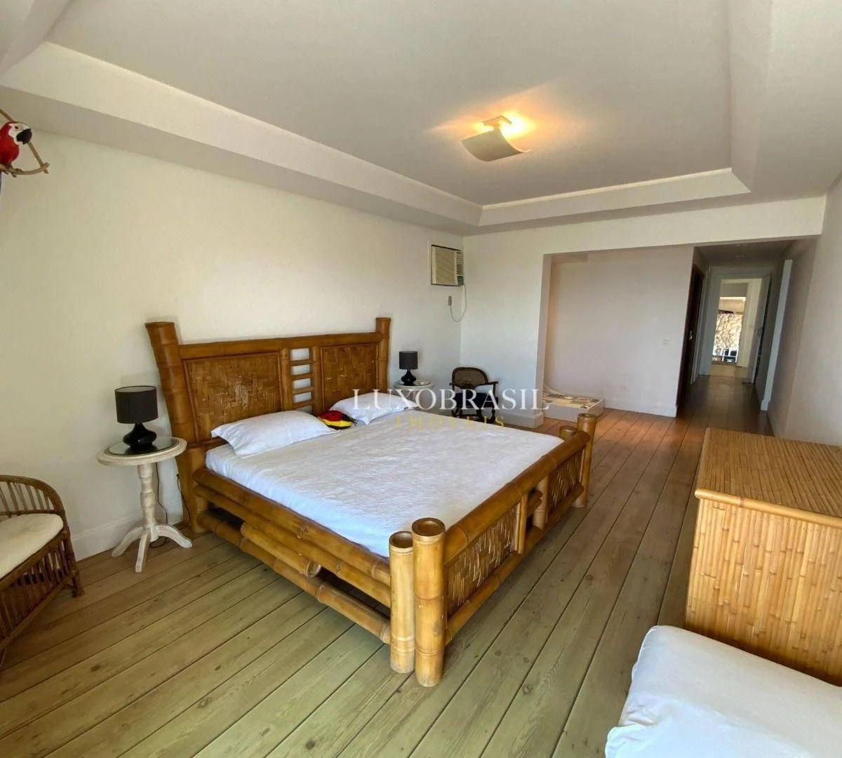 Apartment with 4 suites and access to shared pool — photo 43