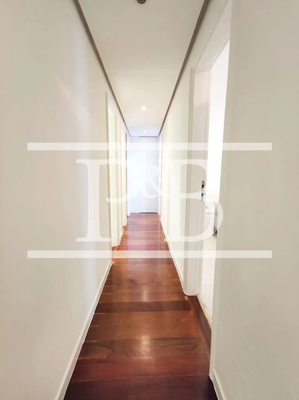 Apartamento com 3 quartos e cozinha fechada — photo 9