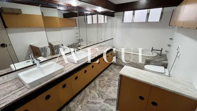 300 m² apartment with 4 bedrooms and floor-to-ceiling windows — photo 19