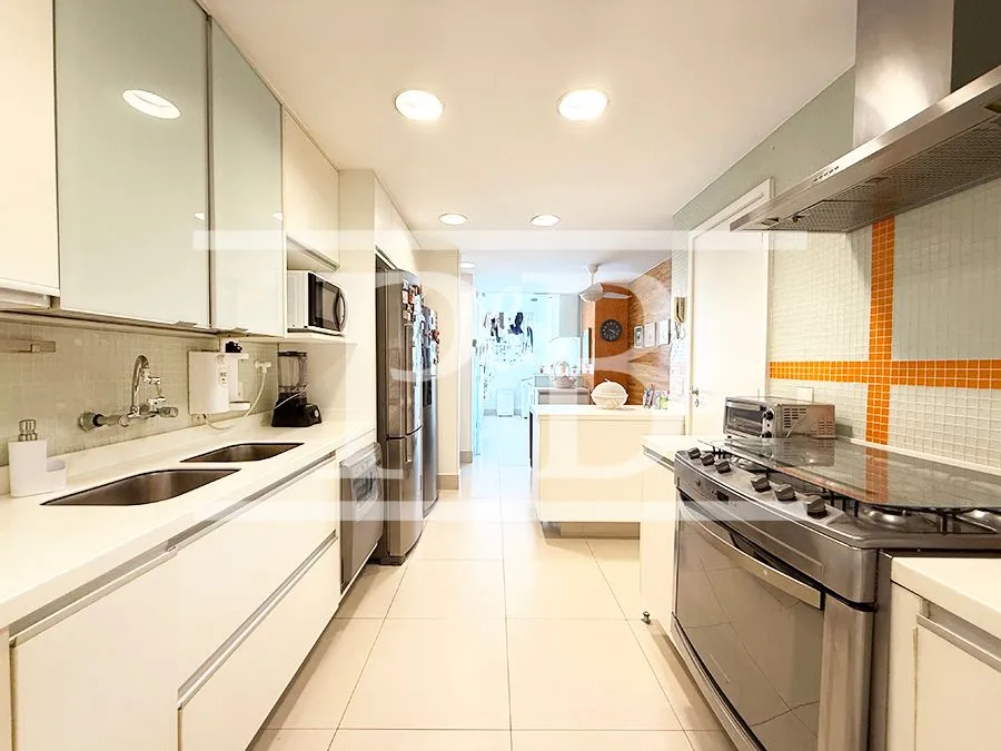 Apartamento de 3 dormitórios com 240 m² e 3 vagas — photo 34