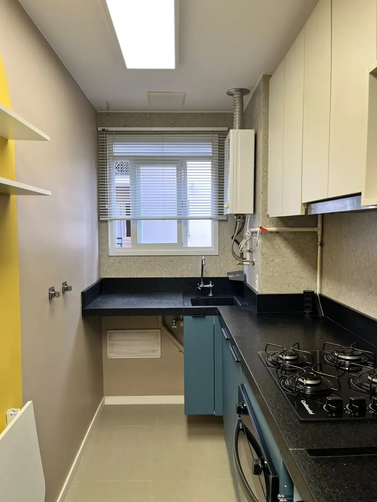 One-bedroom apartment in a building with a gym — photo 17