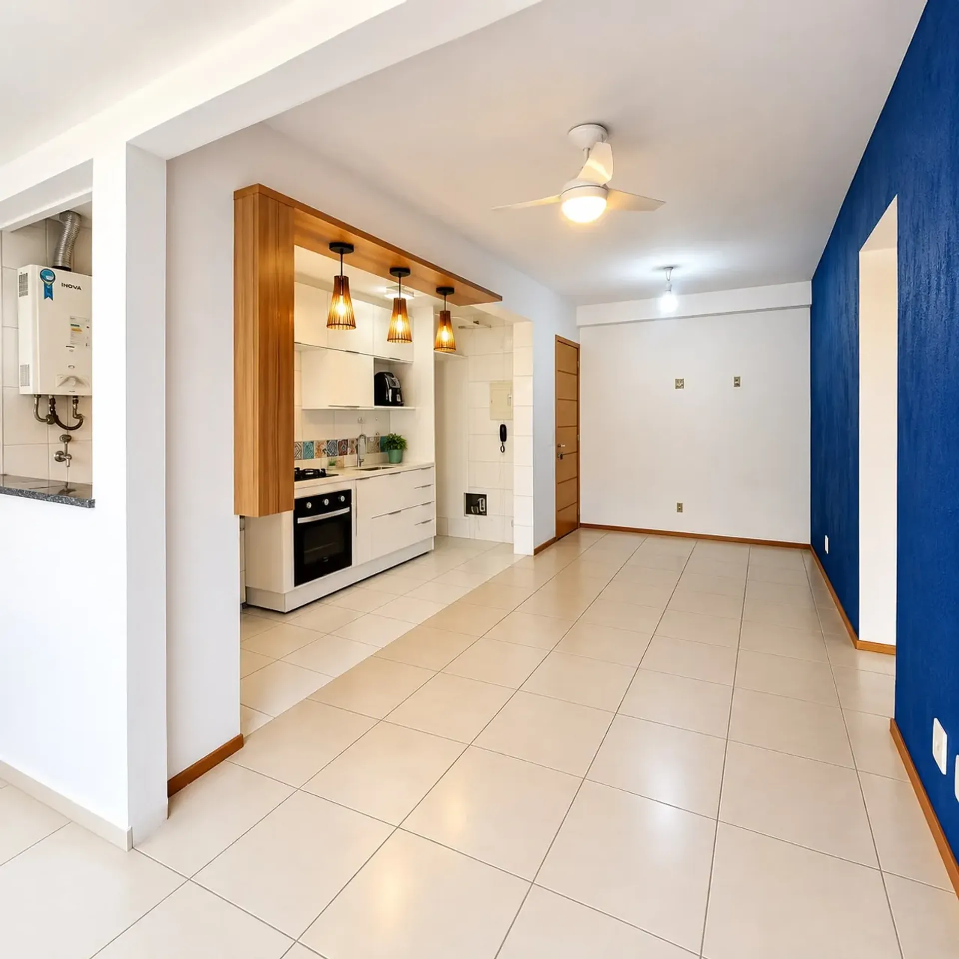 Apartment on the 10th floor with a glass-enclosed balcony — photo 6