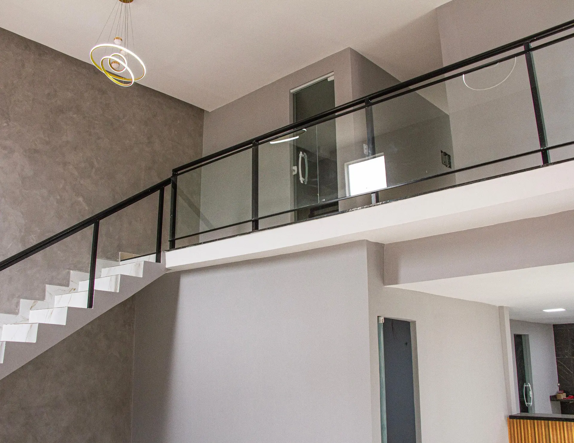 4-bedroom house with an open-plan kitchen and fridge — photo 7