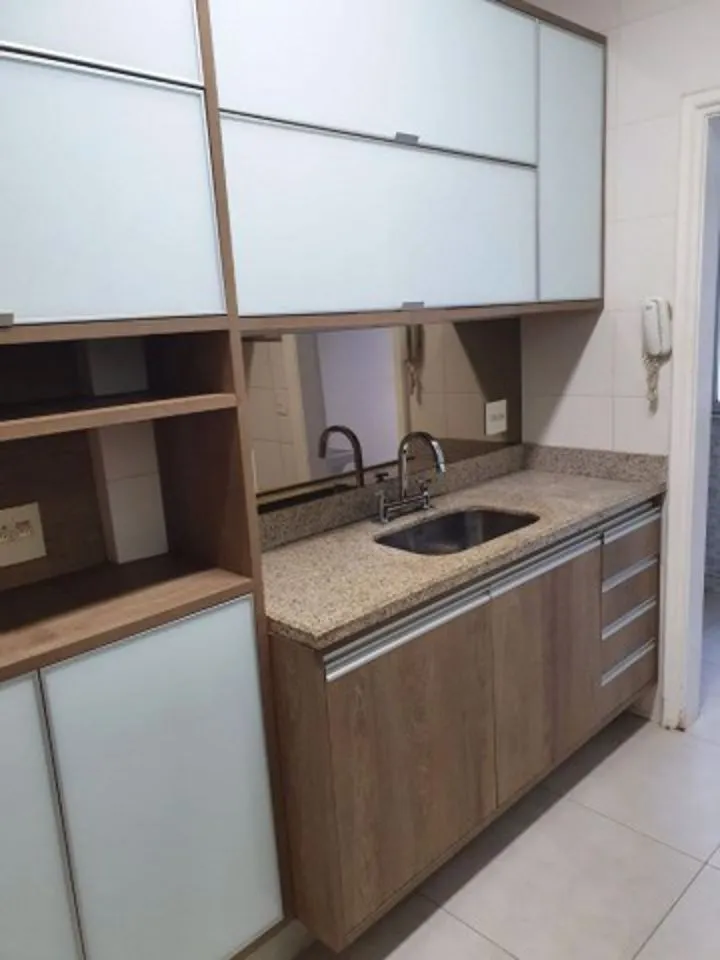 Walk-in closet in a 3-bedroom apartment, 148 m² — photo 23