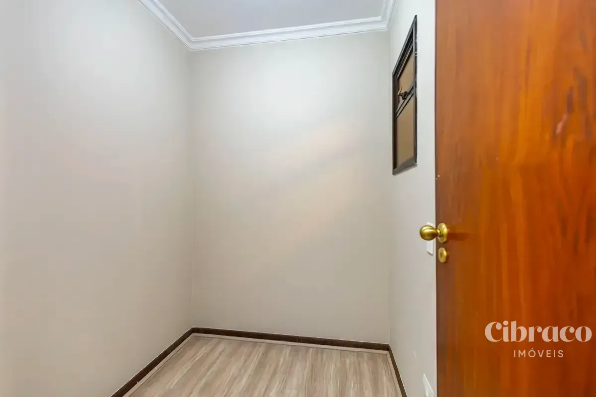 250 m² apartment with 3 bedrooms and a balcony — photo 19