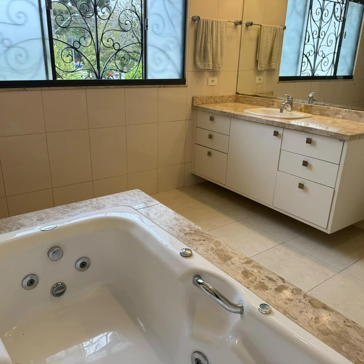 Мебльований будинок на 683 м² з 7 спальнями — photo 4