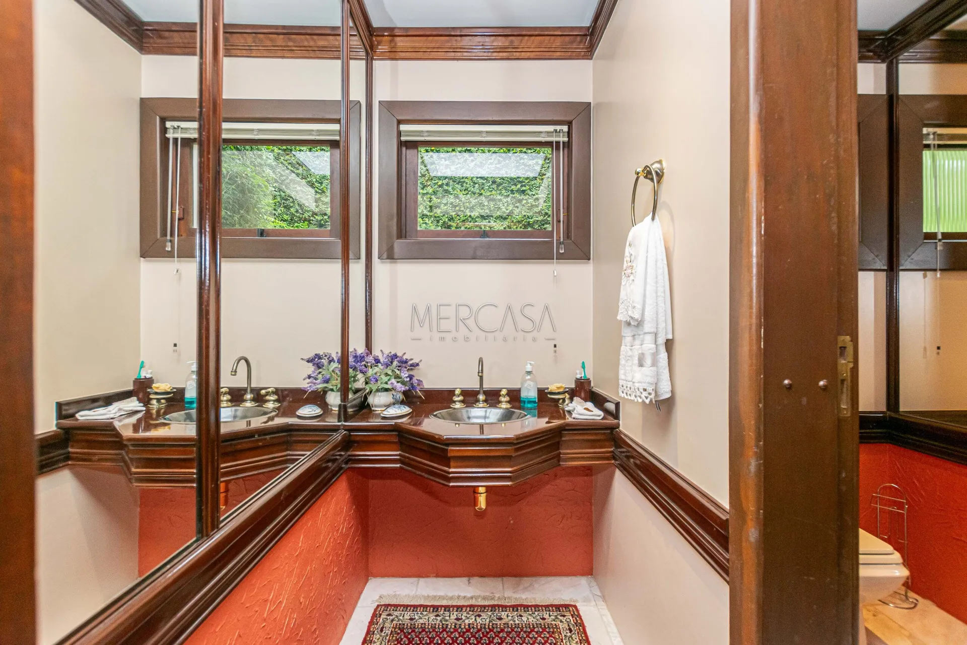 3-bedroom house with a bathtub in Curitiba — photo 61