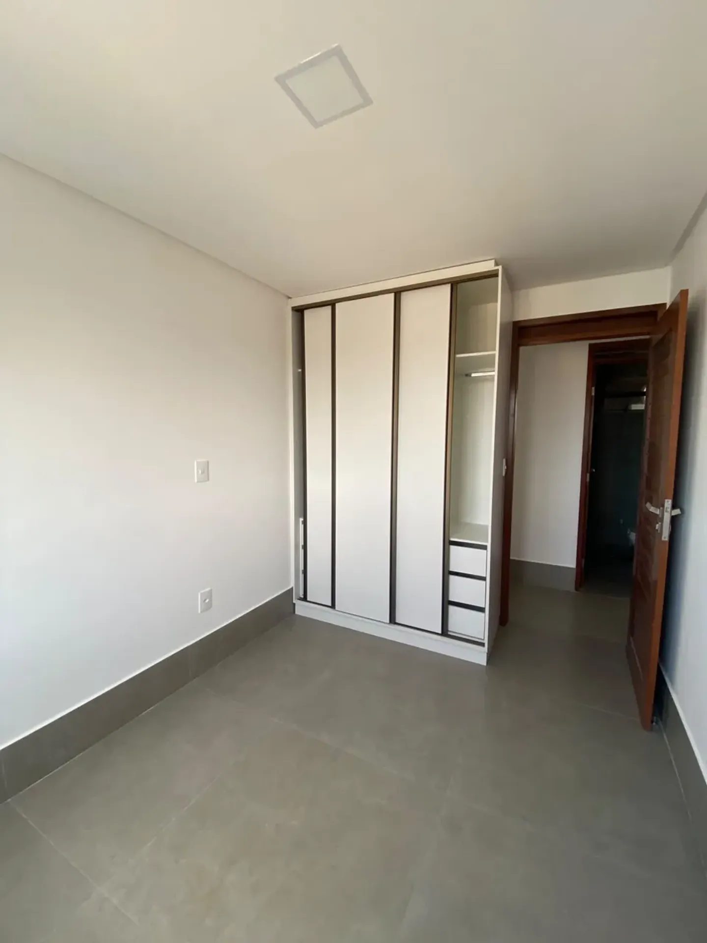 Засклений балкон та 2 спальні: квартира 55 м² — photo 10