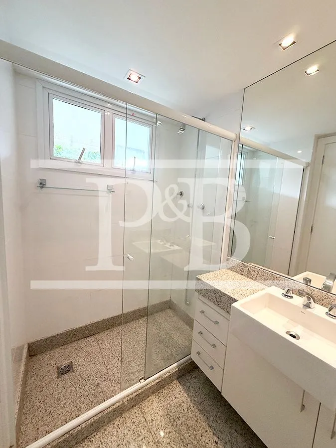 4-bedroom apartment, all with their own bathrooms, 289 m² — photo 30
