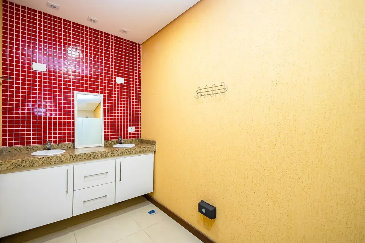 Furnished house with 5 bedrooms and 470 m² — photo 107