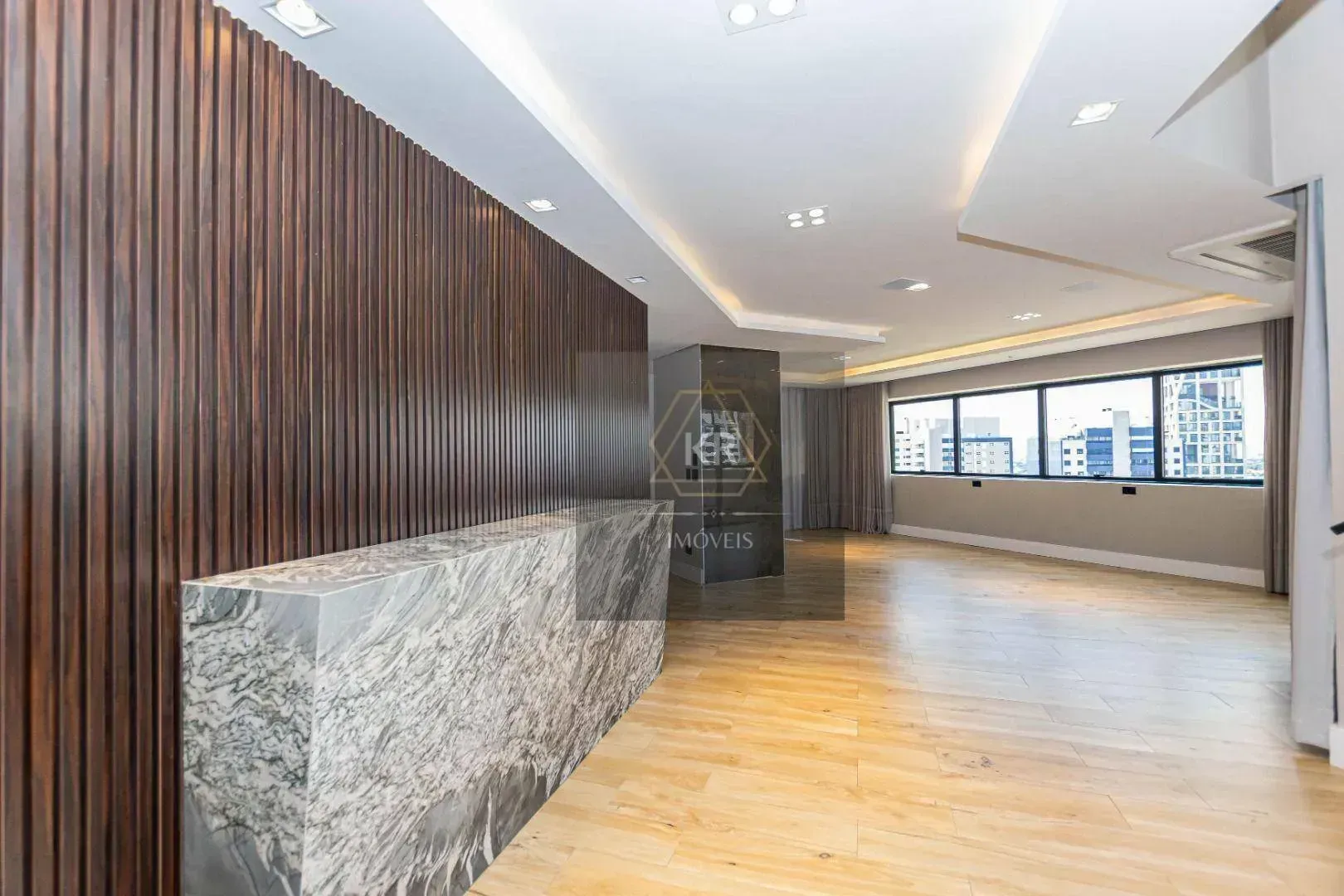 Furnished 272 m² apartment with 3 en-suites and 4 parking — photo 13