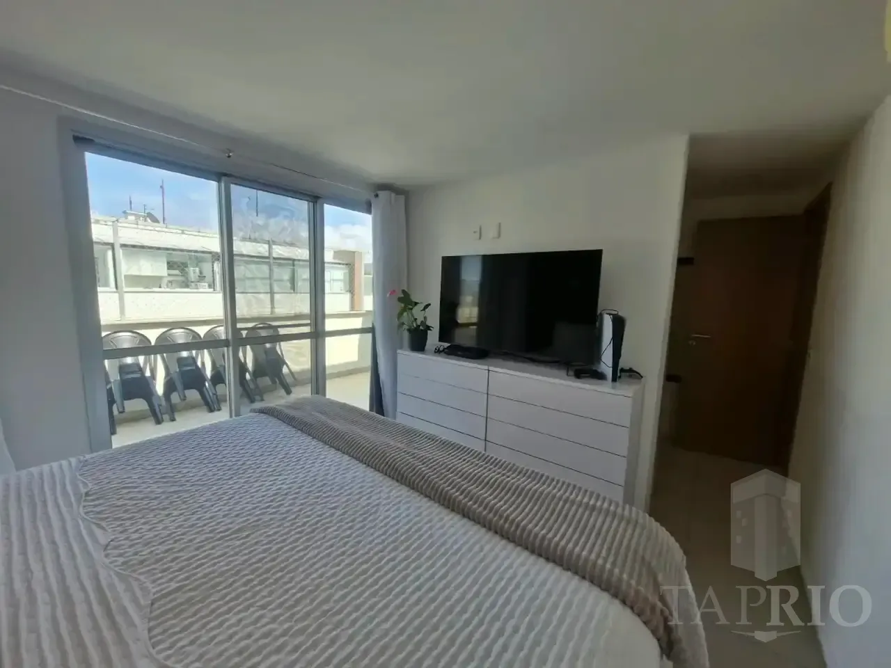 Apartment on the 3rd floor with a glass-enclosed balcony — photo 11