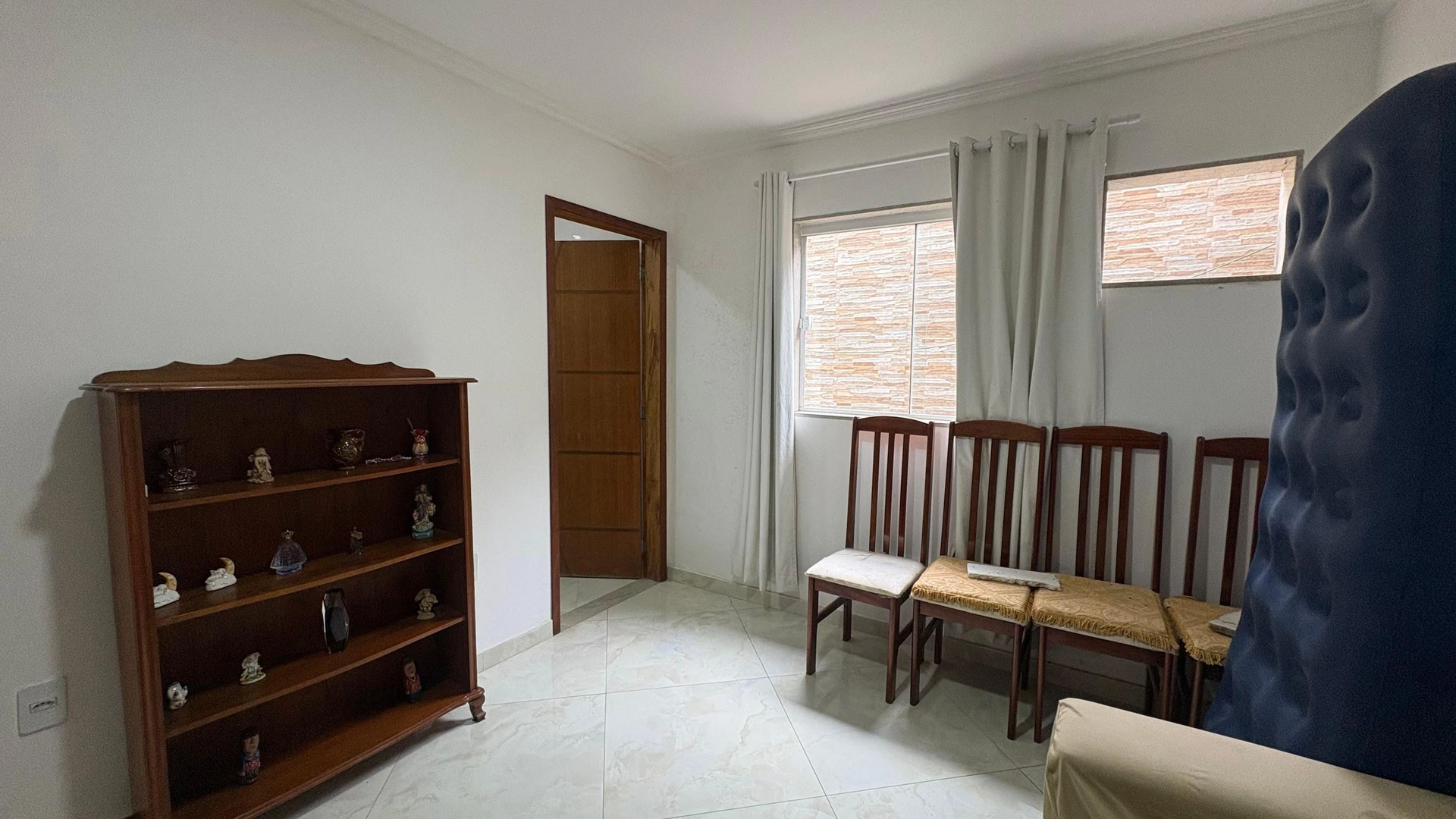 4-bedroom house with a glass-enclosed balcony — photo 29