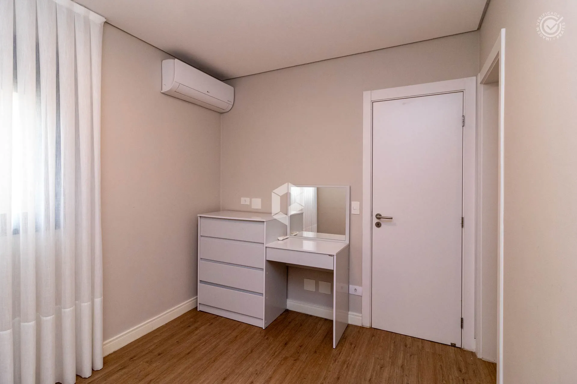 Furnished apartment with 3 bedrooms and 4 bathrooms — photo 21