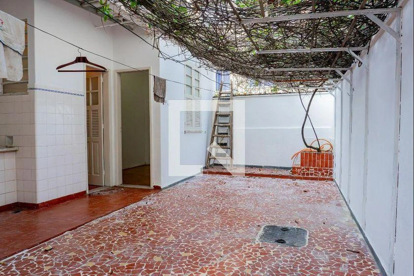 4-bedroom house with private garden and 145 m² — photo 38