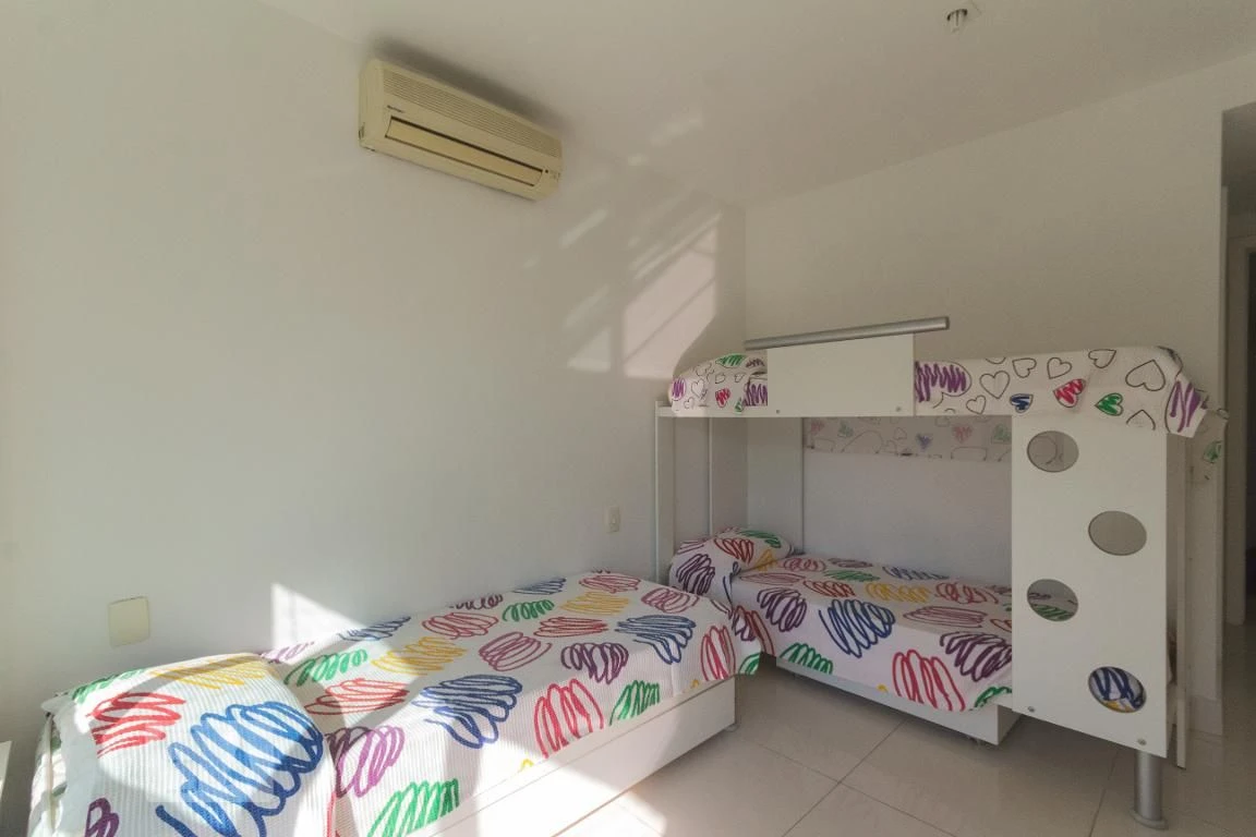Furnished apartment with 2 en-suites and a balcony — photo 29