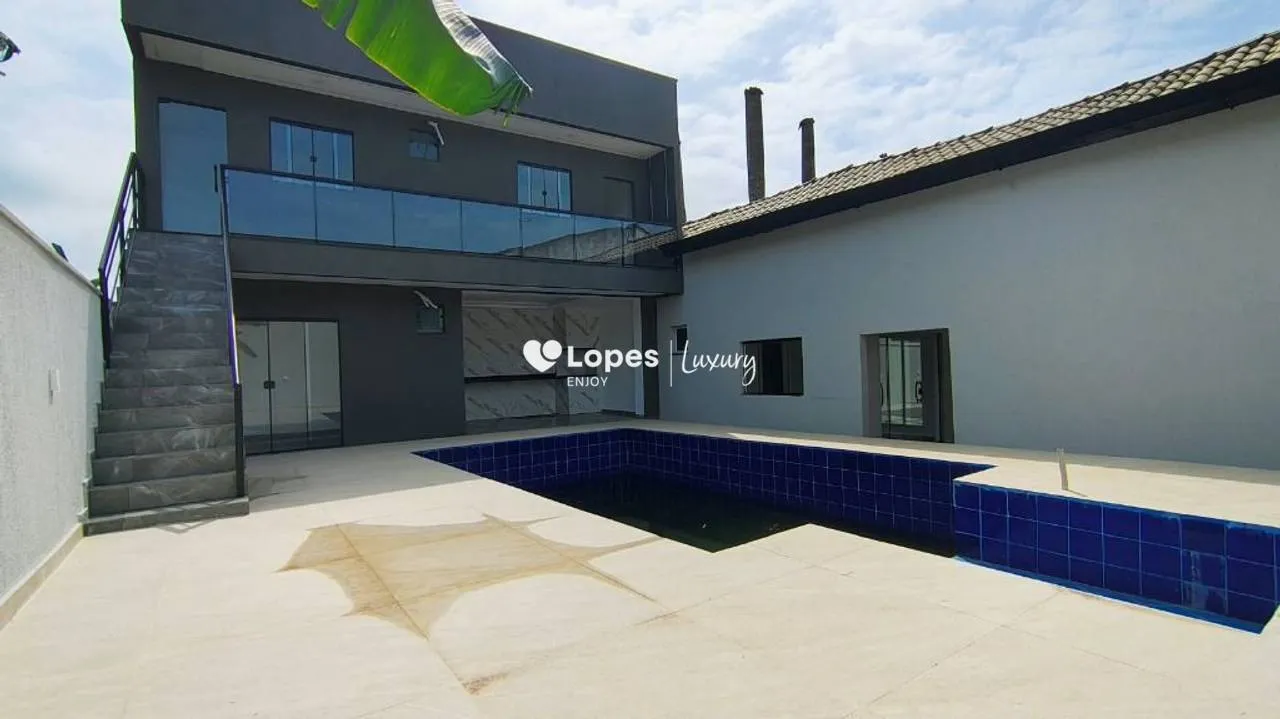 5-bedroom house with open-plan kitchen and gas stove — photo 9