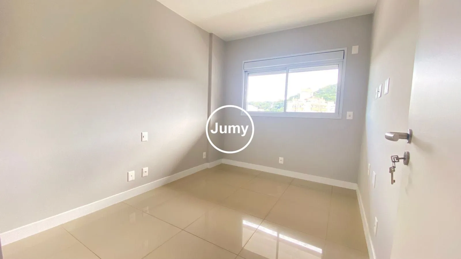 Apartamento de 2 quartos em condomínio com piscina — photo 17