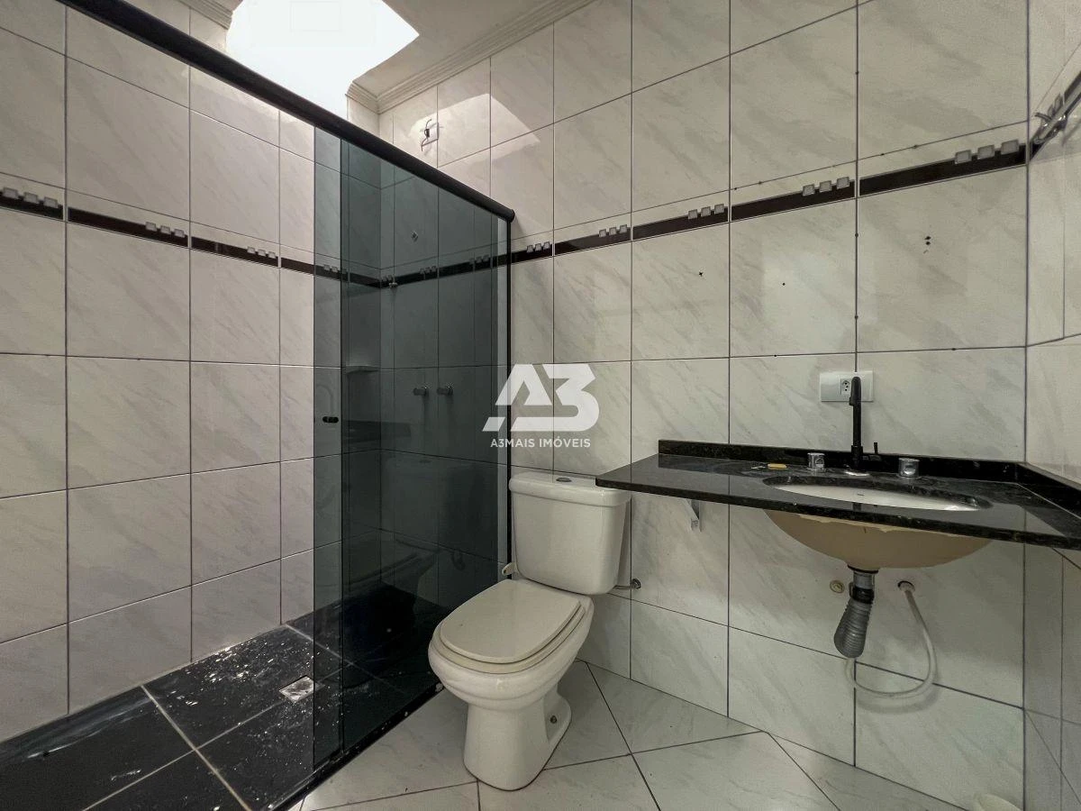 4-bedroom house with a washing machine in Curitiba — photo 16