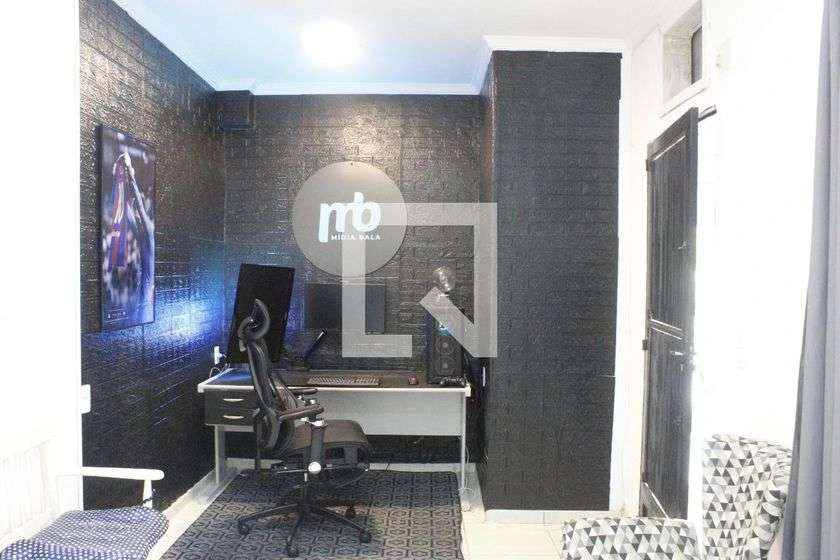 Furnished 225 m² house with 3 bedrooms and 8 parking spots — photo 6
