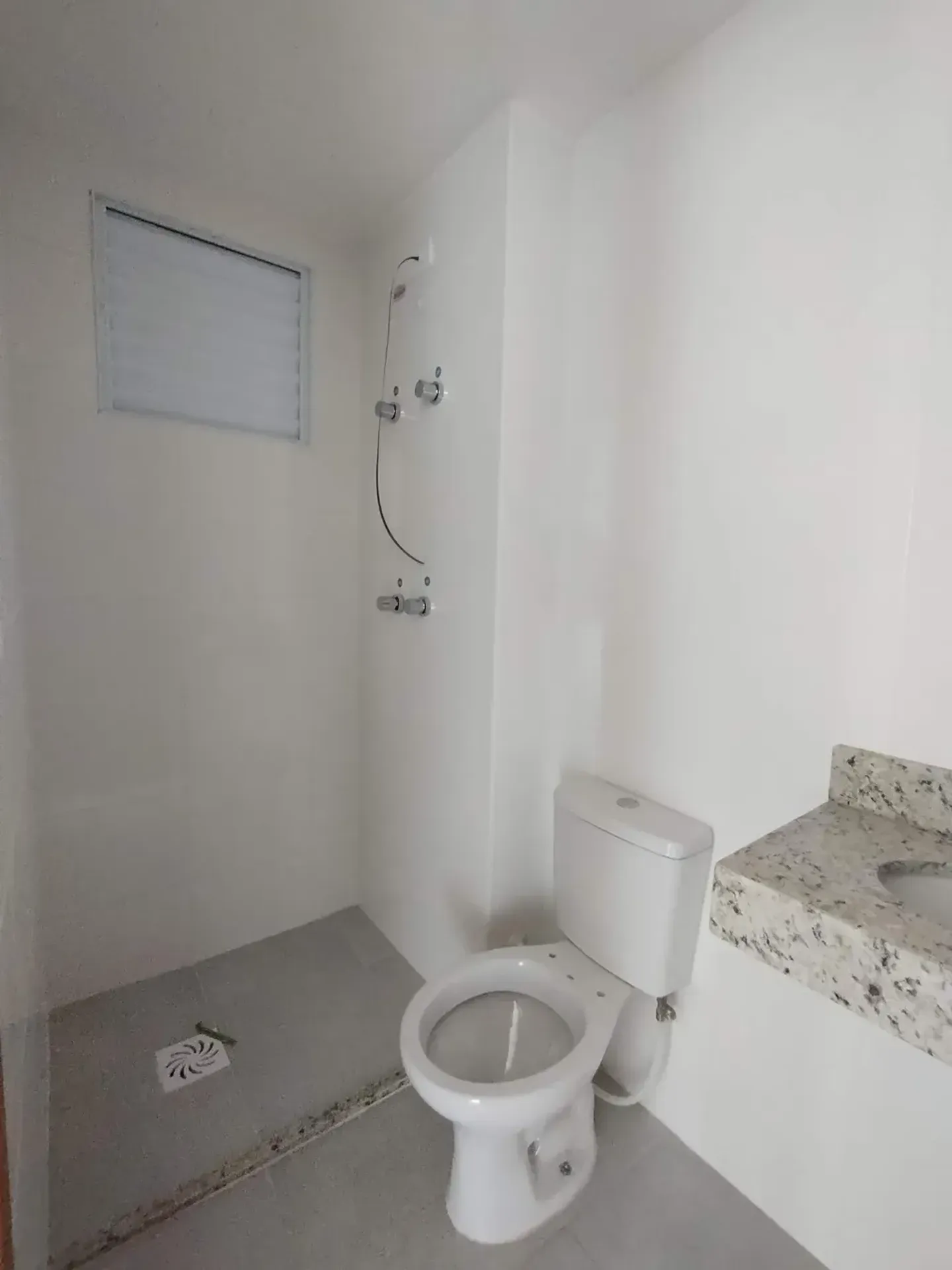 2-bedroom apartment in a building with a gym — photo 10